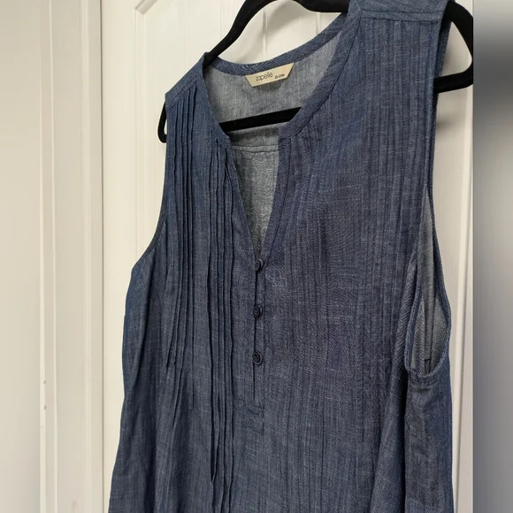 Zapelle Chambray Blue Pleated Sleeveless Dress With Pockets - Picture 3 of 5